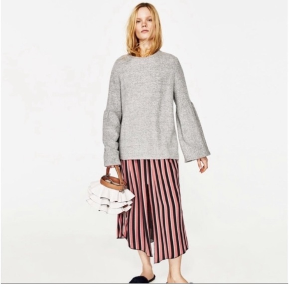 Zara Soft Balloon Sleeve Sweater NWT Pretty light gray color. - Picture 4 of 5